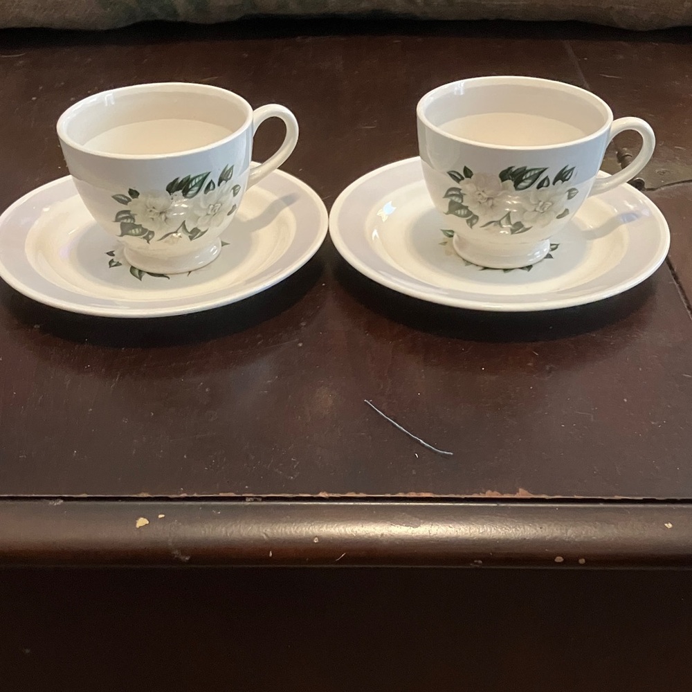 Homer Laughlin vintage Eggshell Nautilus tea cups and saucers